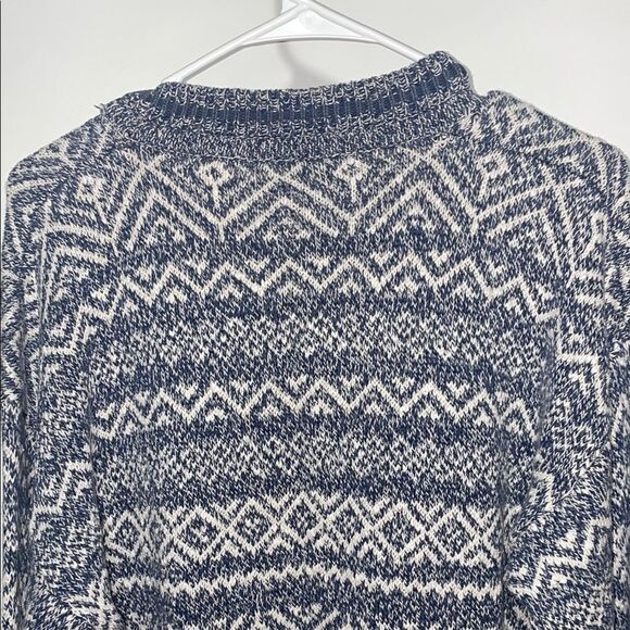 Men's Blue and White Patterned Sweater - Picture 6 of 10